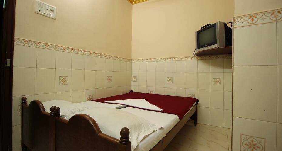 GOOD LUCK HOTEL, Mumbai 5